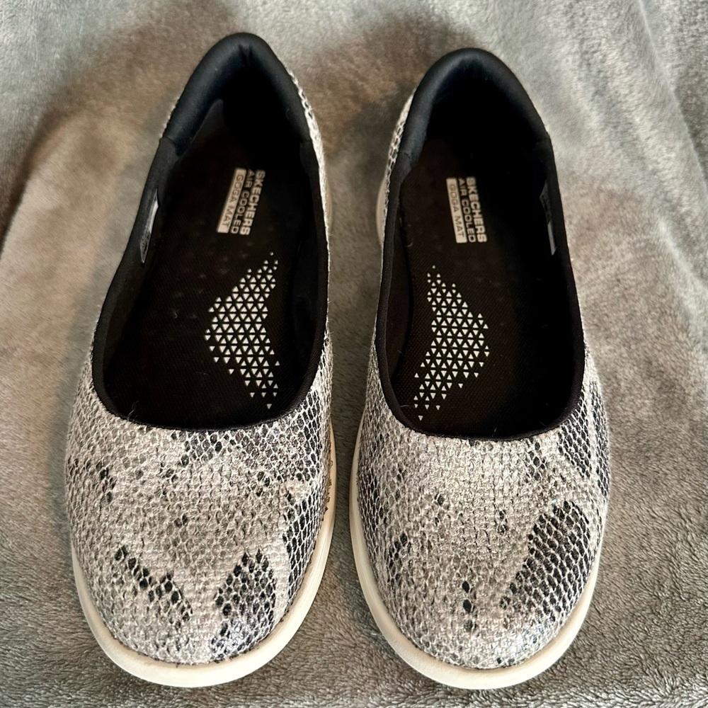 Skechers Black and Gray Slip-On Flats